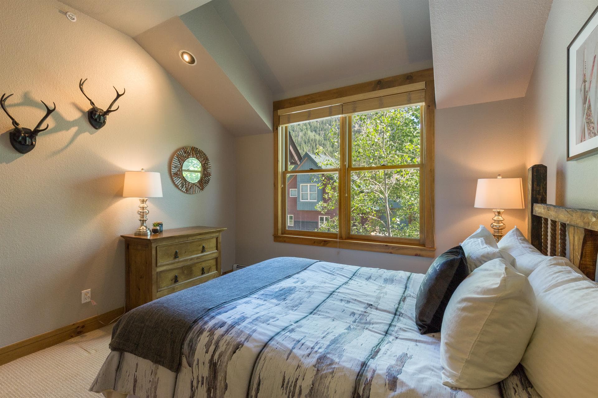 Alpine Vista Haven - Image 22