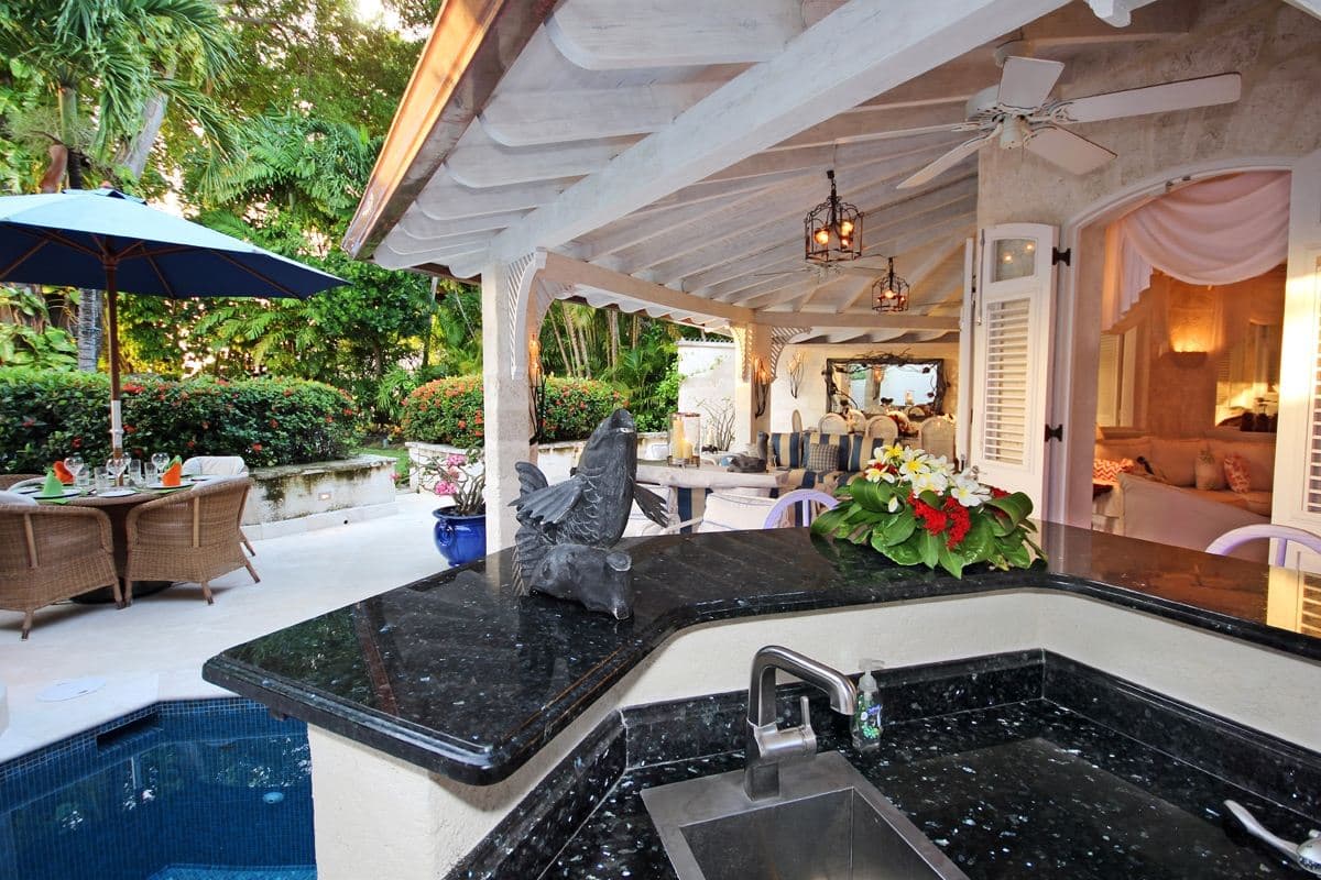 Red Hibiscus Home - Image 12