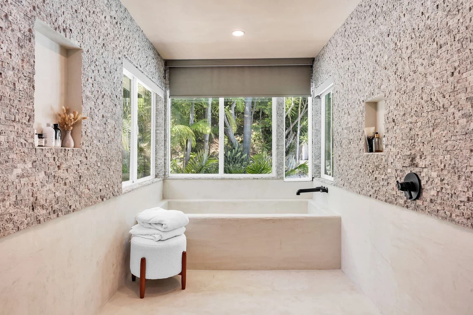 Sunset Plaza View - Image 14