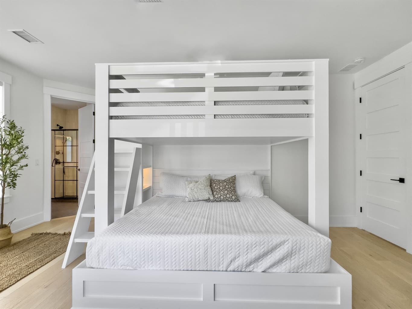 Amalfi Palms - Image 36