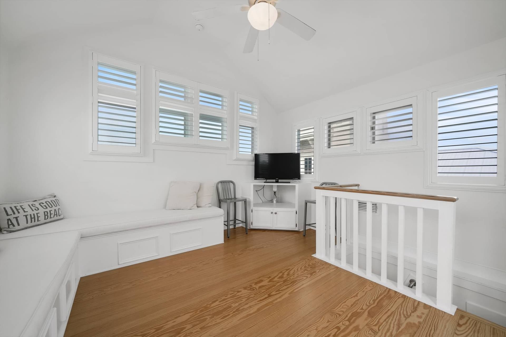 Salty Dogs House - Image 34