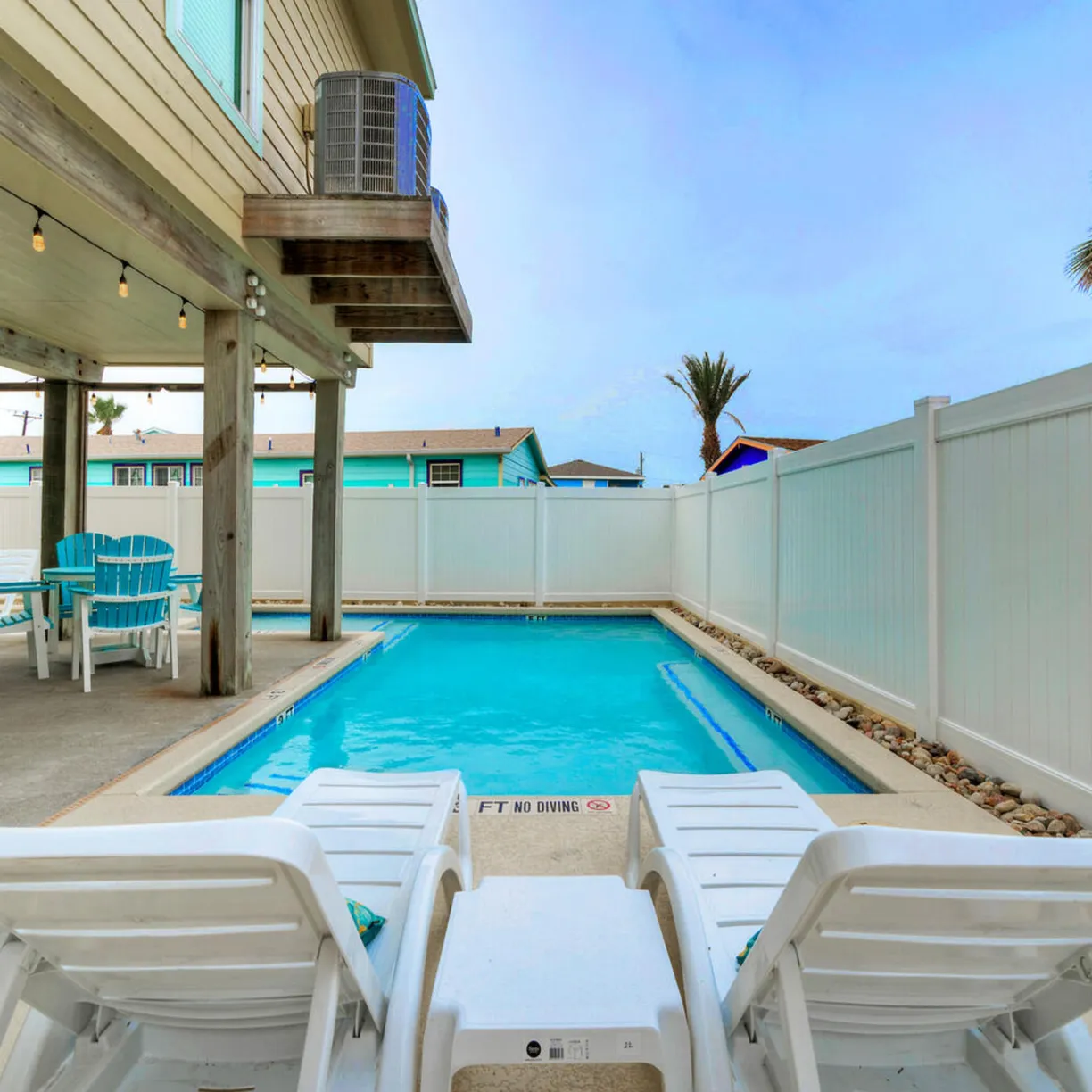 Moxy's Beach House - Image 48