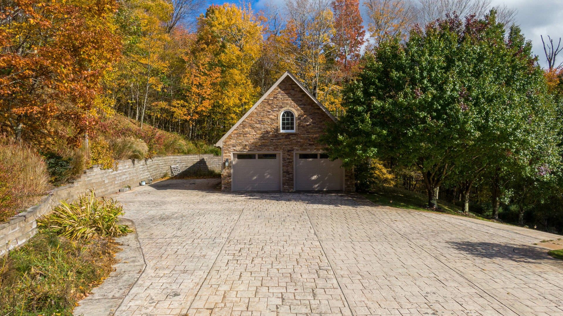 Boone Gem - Image 48