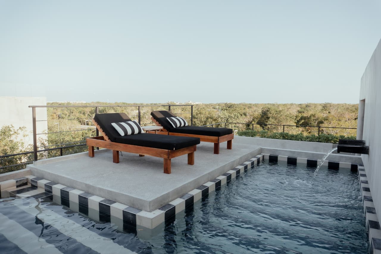 Luxe Jungle Loft - Image 4