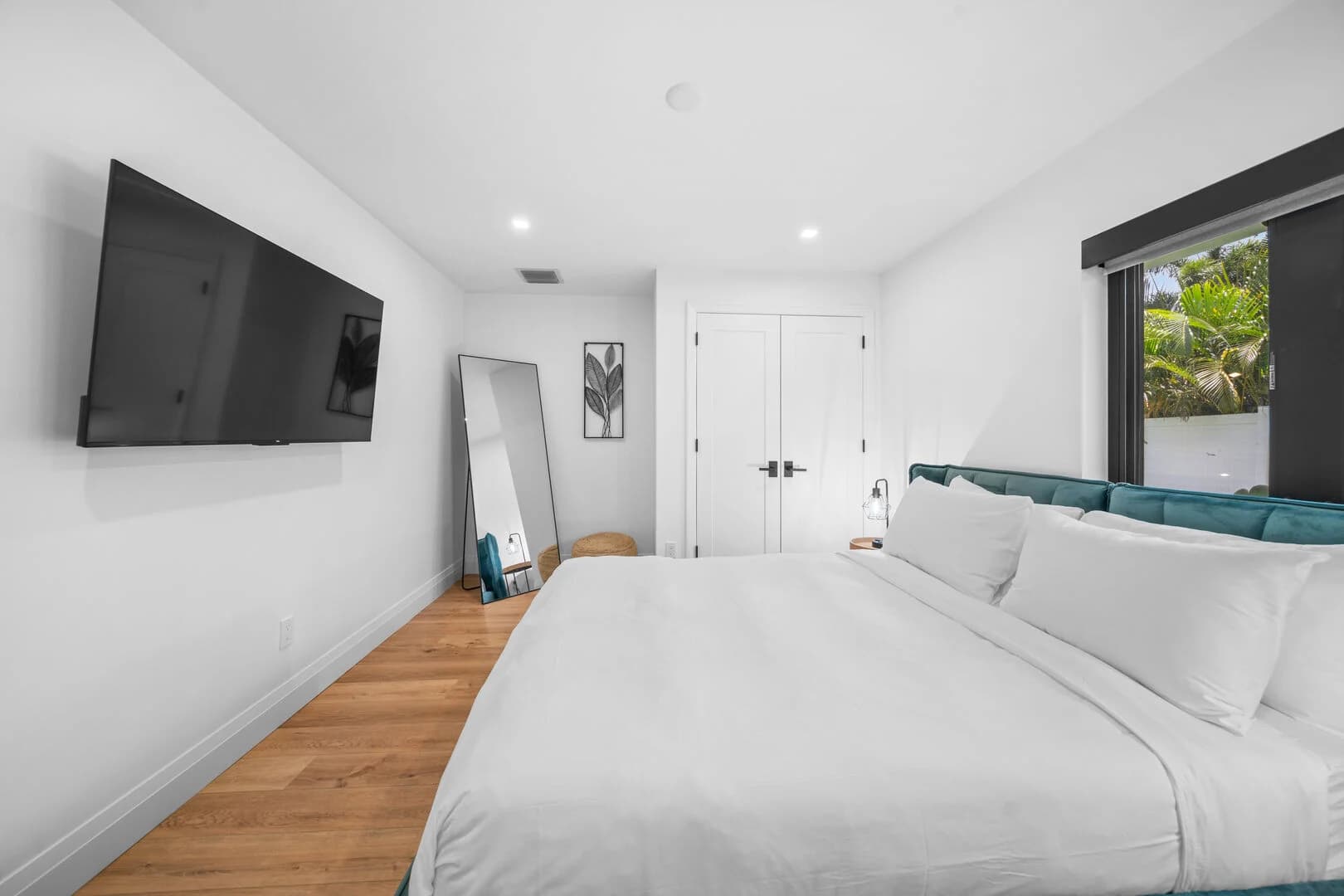 Waters Edge #906 - Image 28