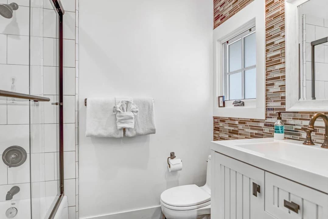 Carneros Farmhouse - Image 19