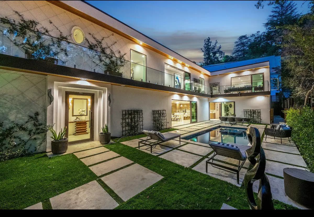 Hollywood Regency Villa - Image 3