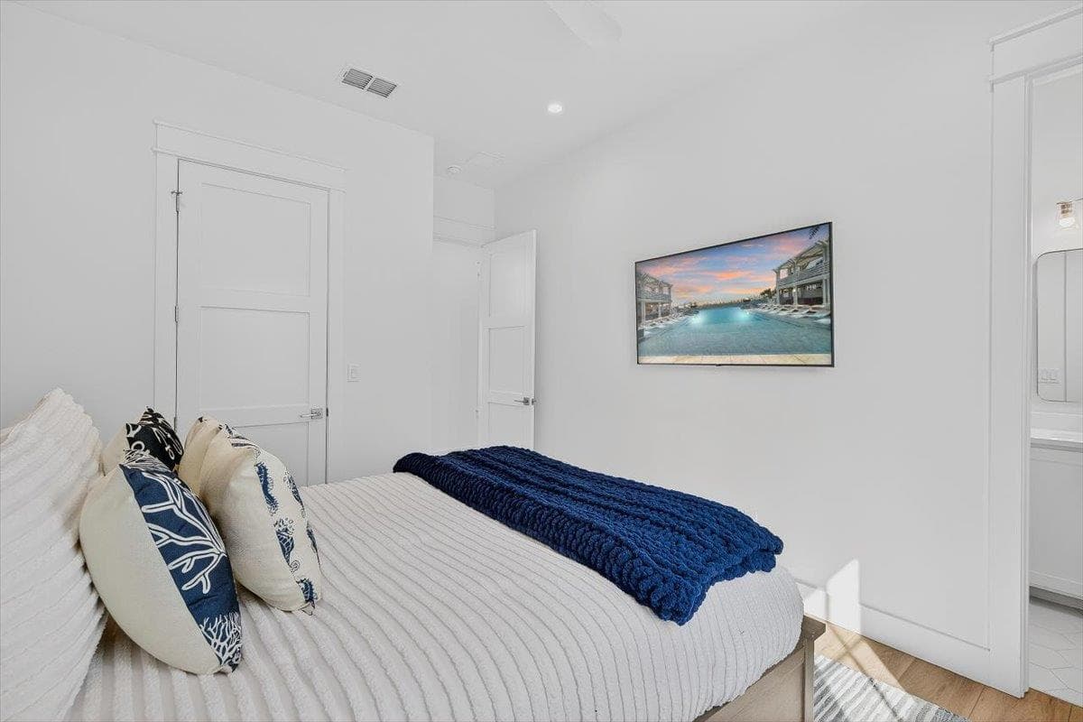 Sunny Shores - Image 23