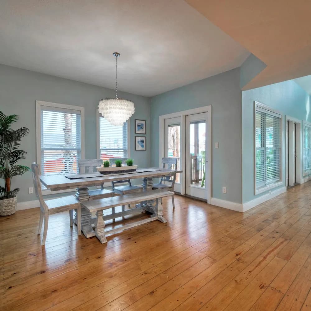 Moxy's Beach House - Image 19