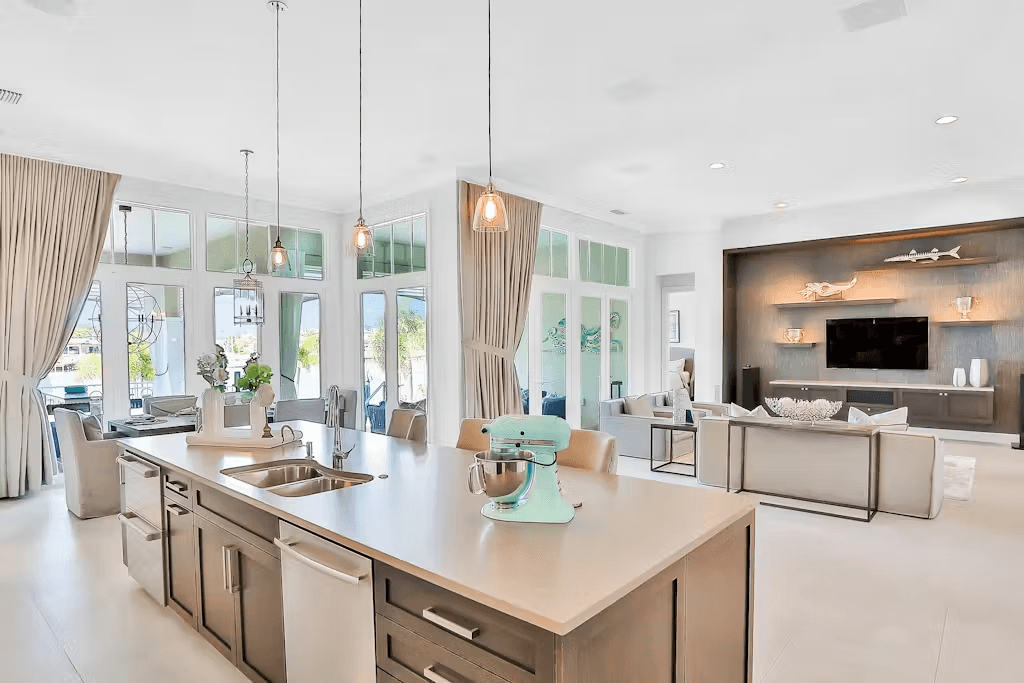 Island Estate Waterfront Villa - Image 10