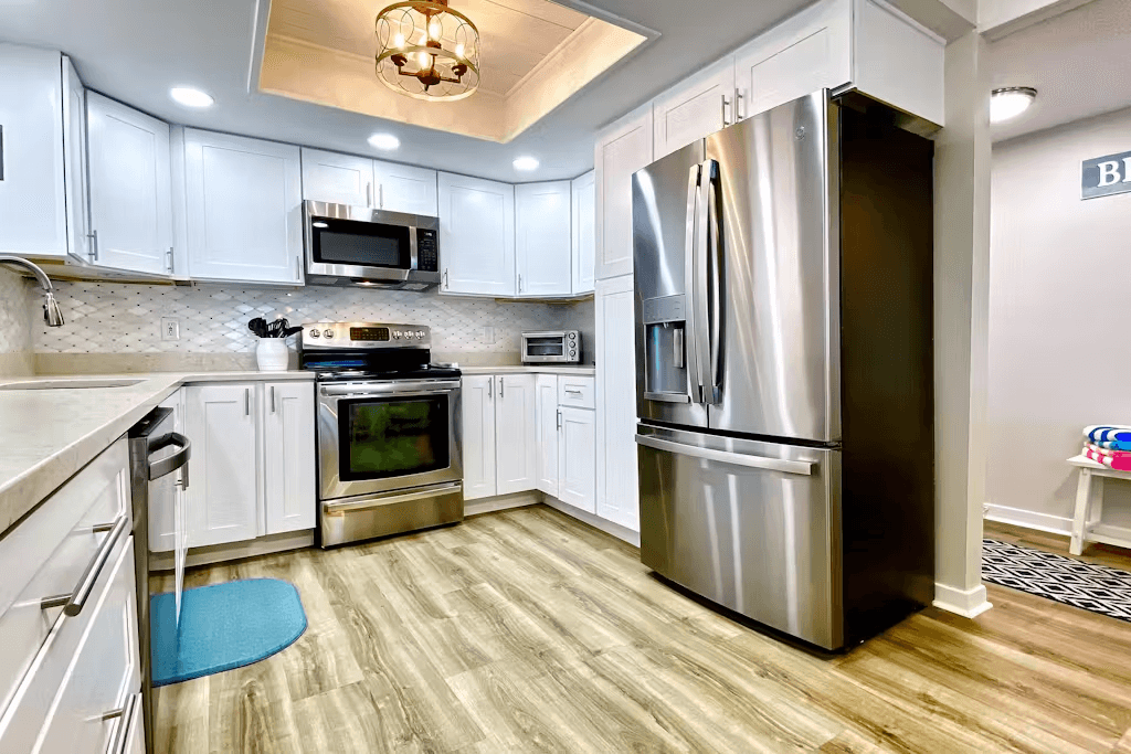 Reflections on the Gulf - Image 8