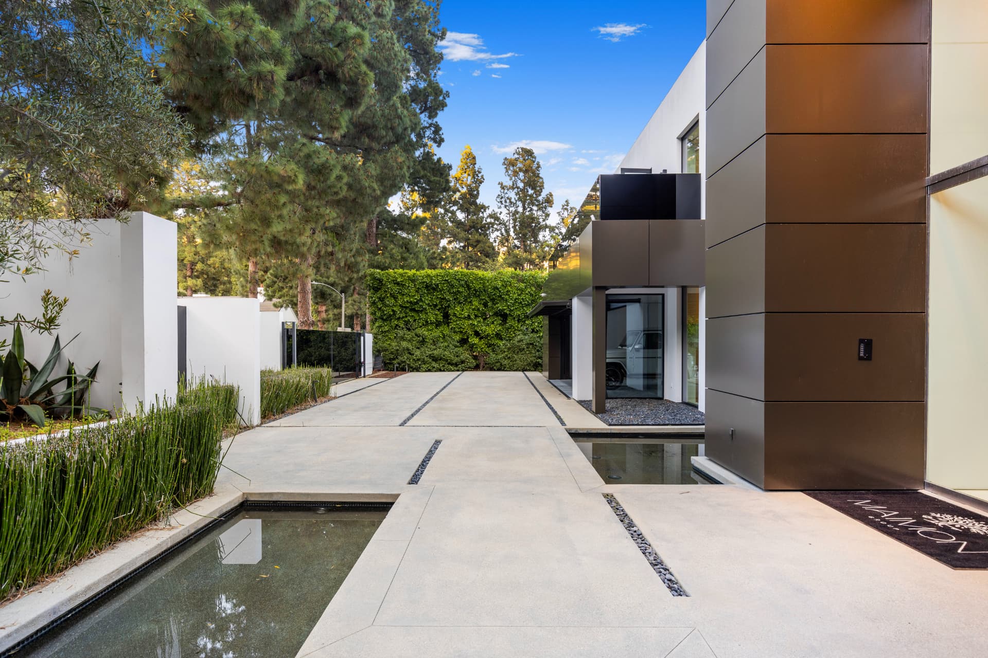 Lago Vista Modern - Image 9