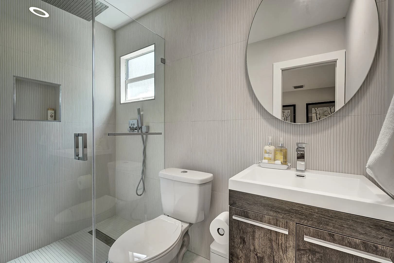 Tree House - Image 26