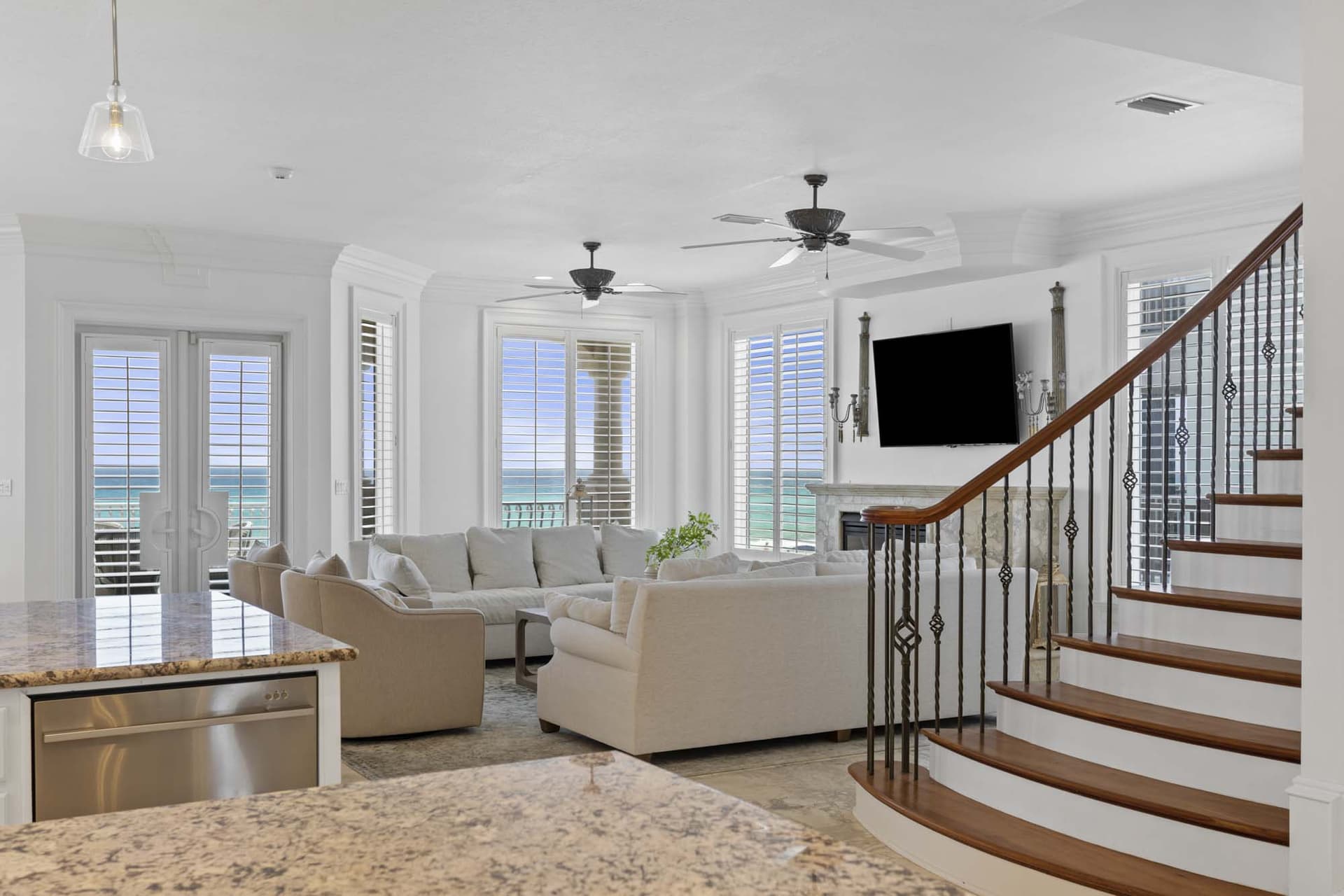 Kings View Manor - Image 2