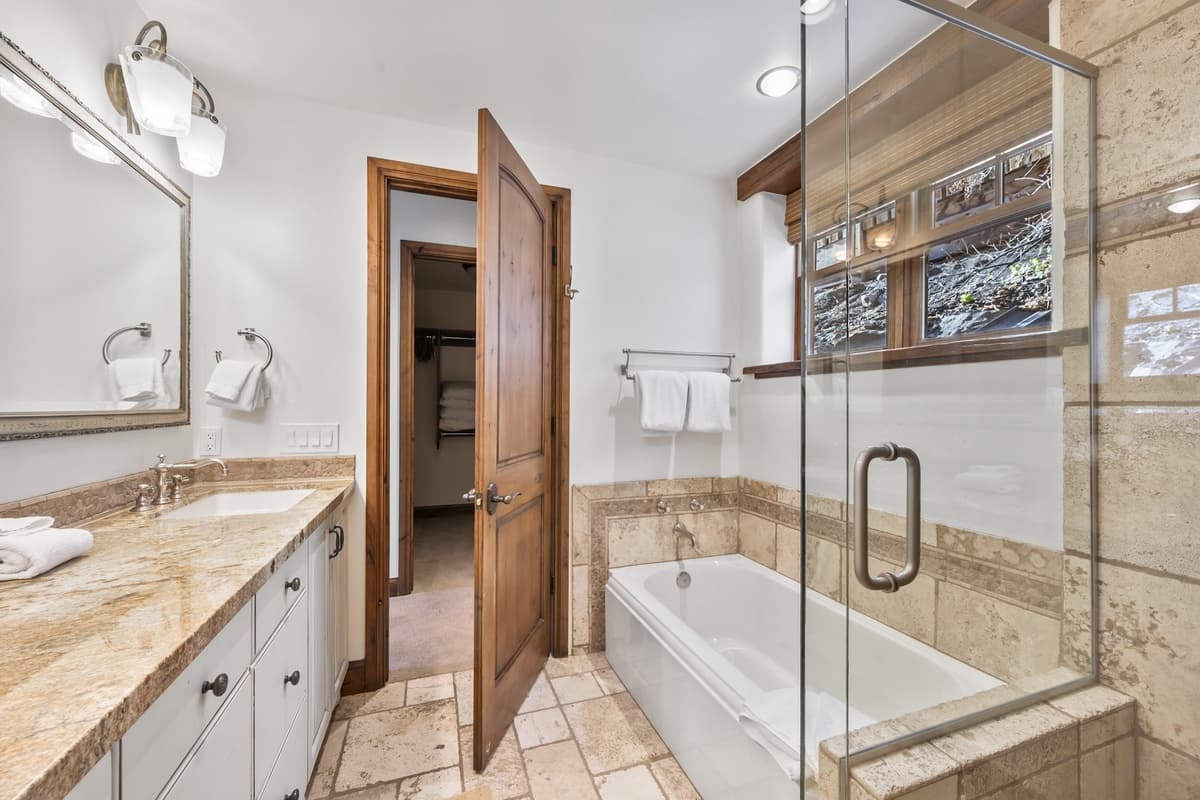 Park Avenue Home - Image 26