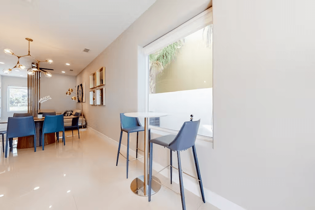 Dolphin Beach House - Image 4