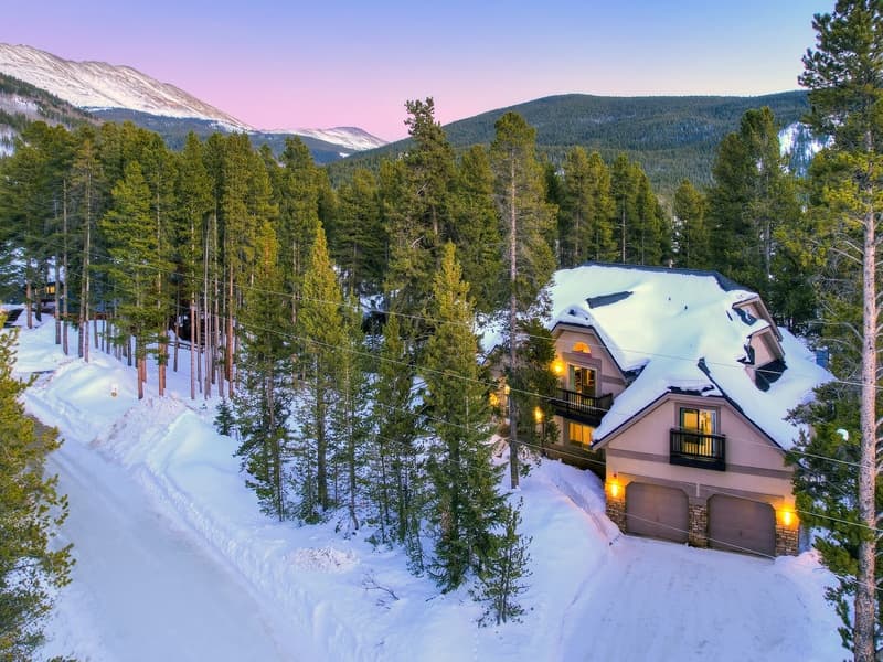 Lakeshore Luxury Chalet - Image 67