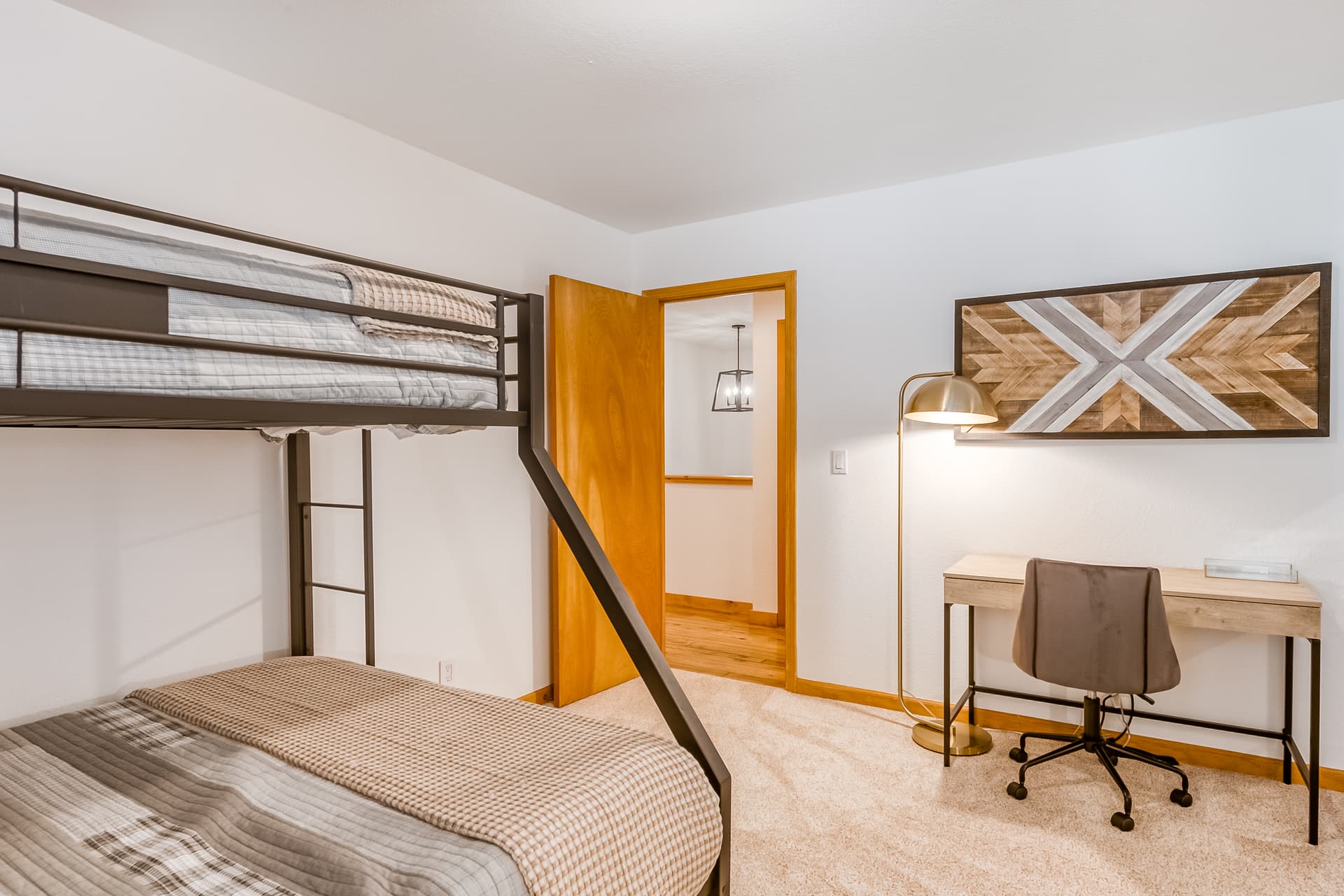 Truckee's Wonder Home - Image 21