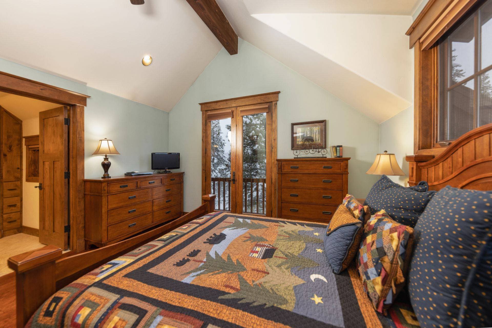 Last Nickel Lodge - Image 23