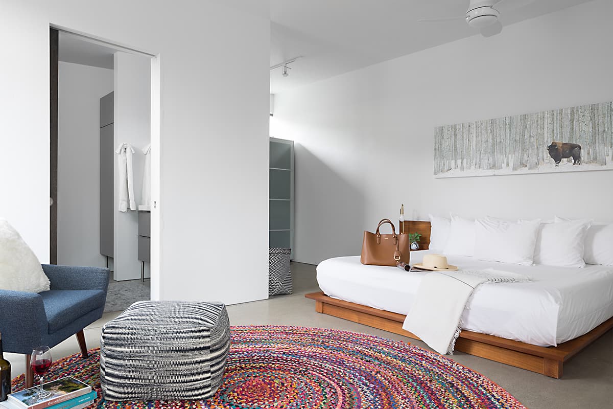 Yellow Mules Home - Image 7