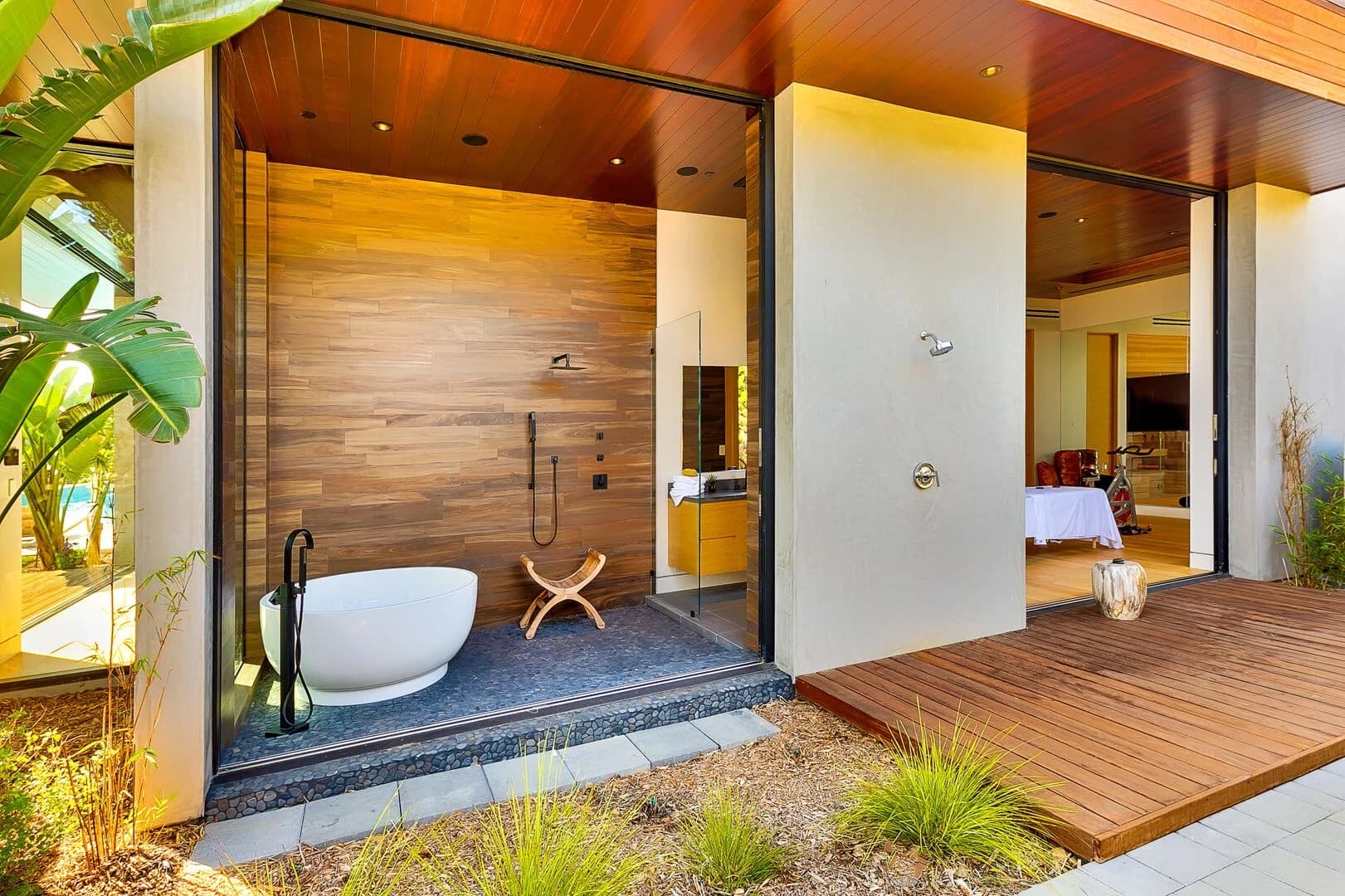 Malibu Beach Oasis - Image 17