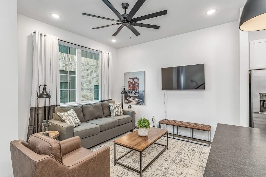 Highland Station - Image 8