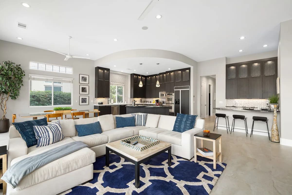 Lake View Home - Image 2