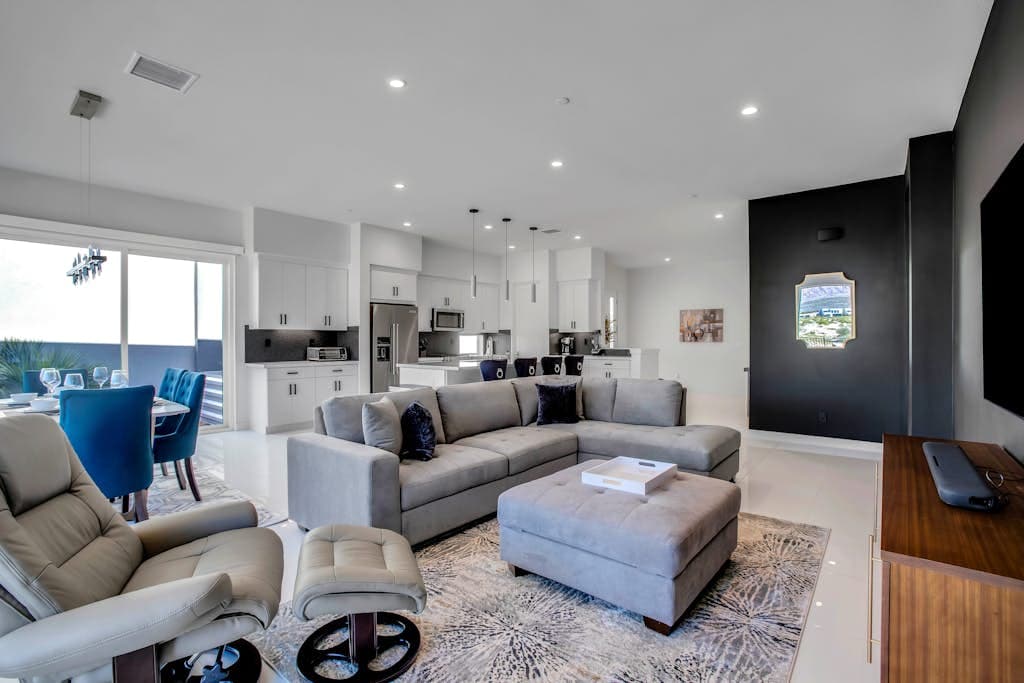 Majestic Mountain View - Image 3