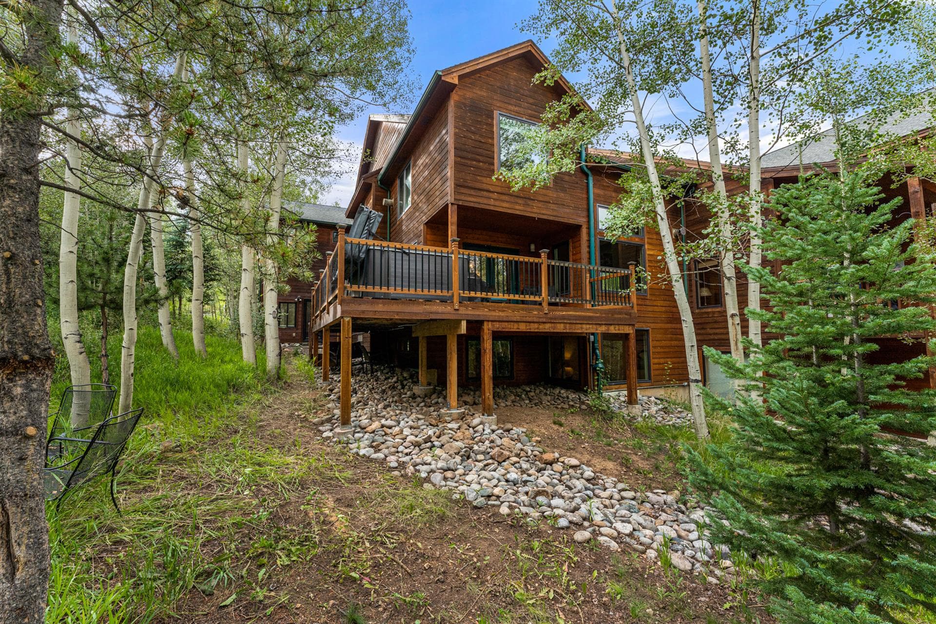 Burgundy House - Image 61