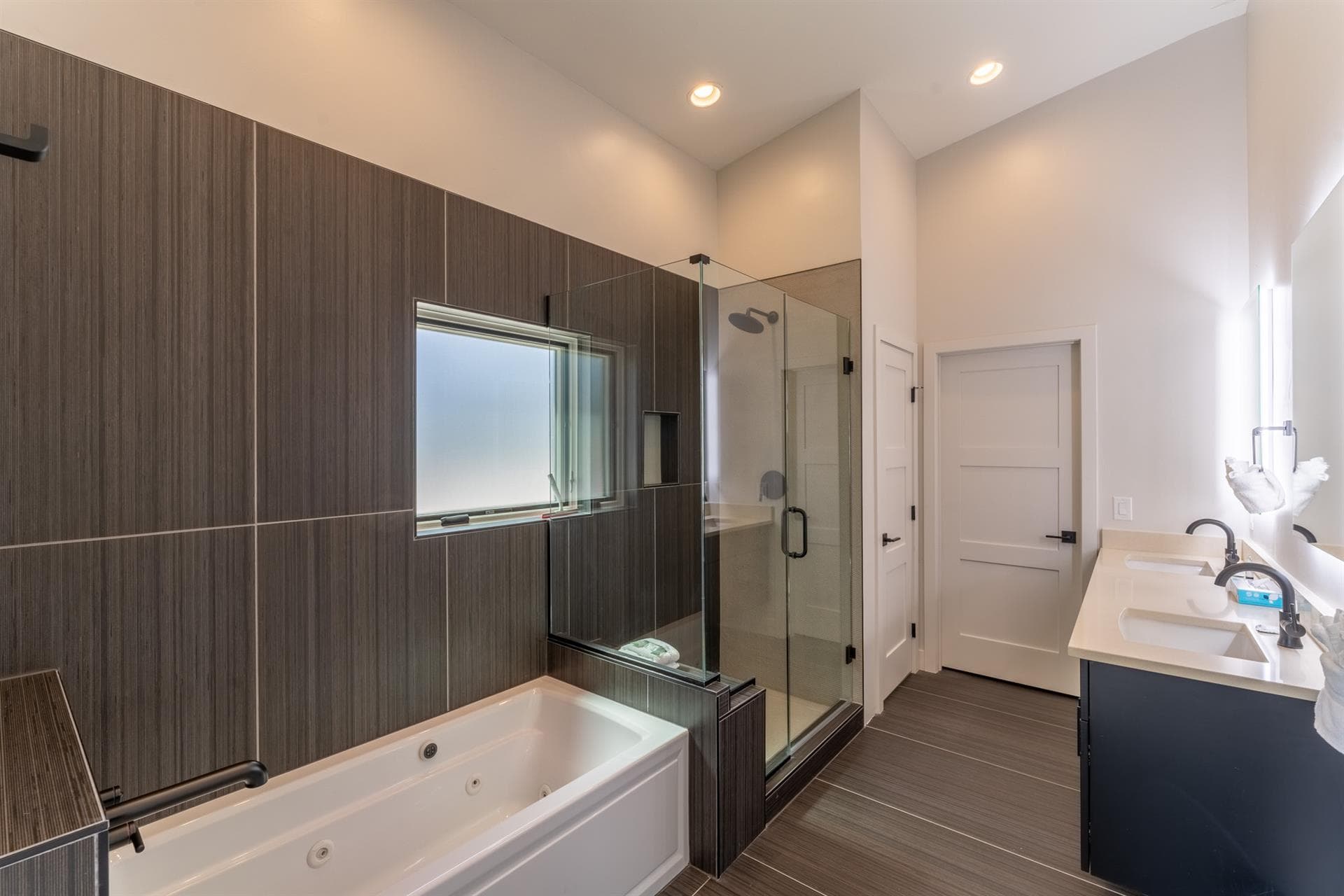 Frisco Aly - Image 41