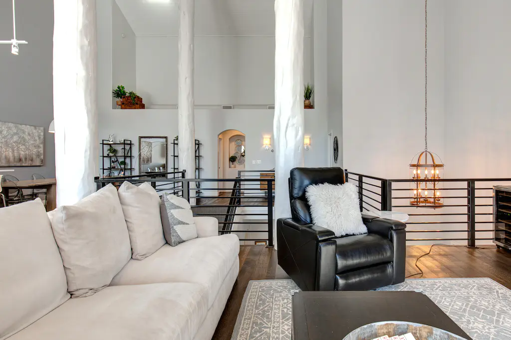 Glamorous Gallivan Place - Image 2