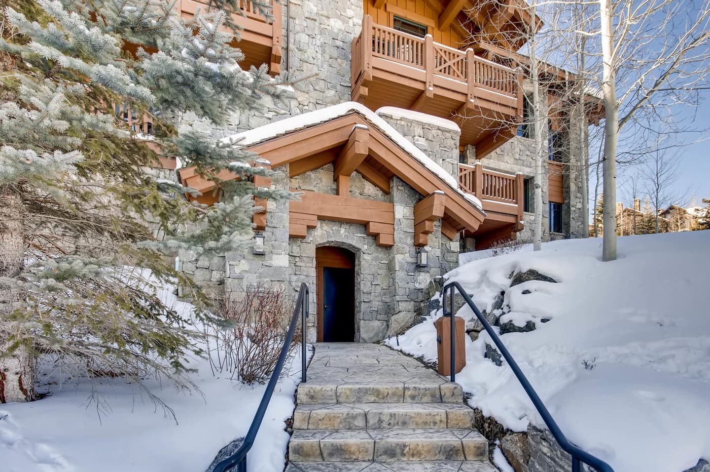 Lay Of The Land At Hummingbird Lodge - Image 3