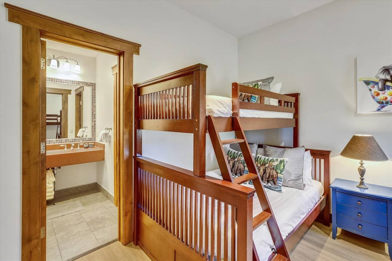 Highlands Hideaway - Image 29