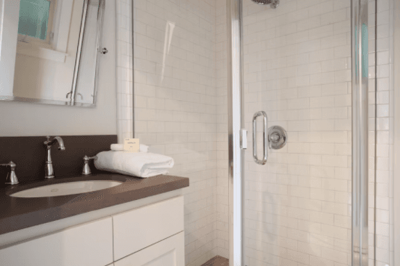 Hillside House - Image 17