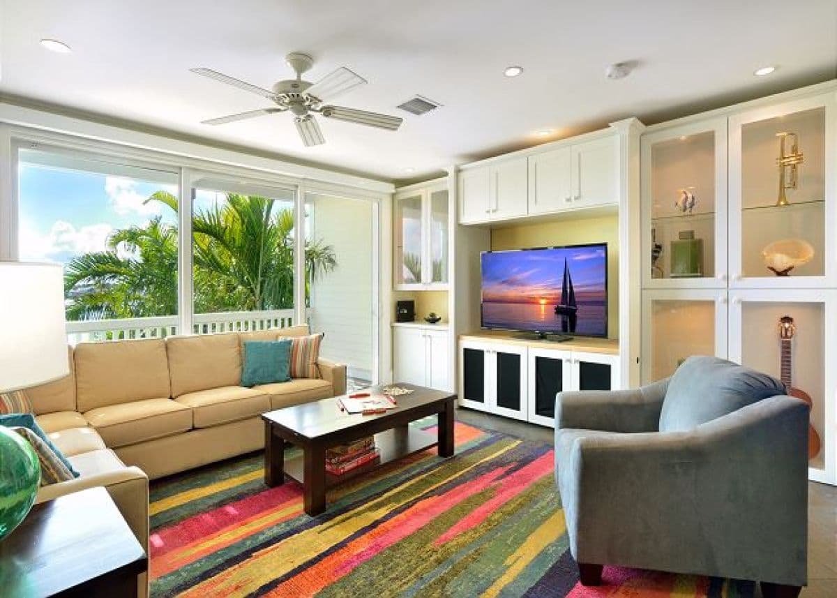 Island Chic - Image 2