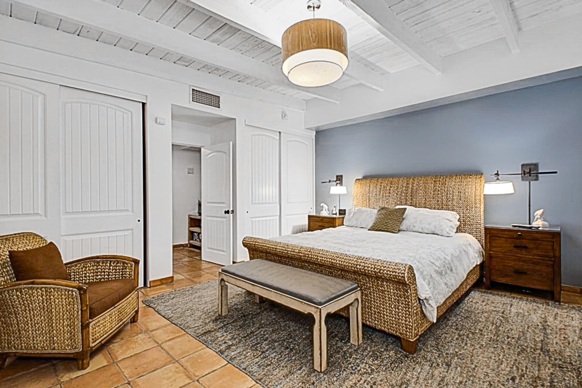 Club 1070 Home - Image 14