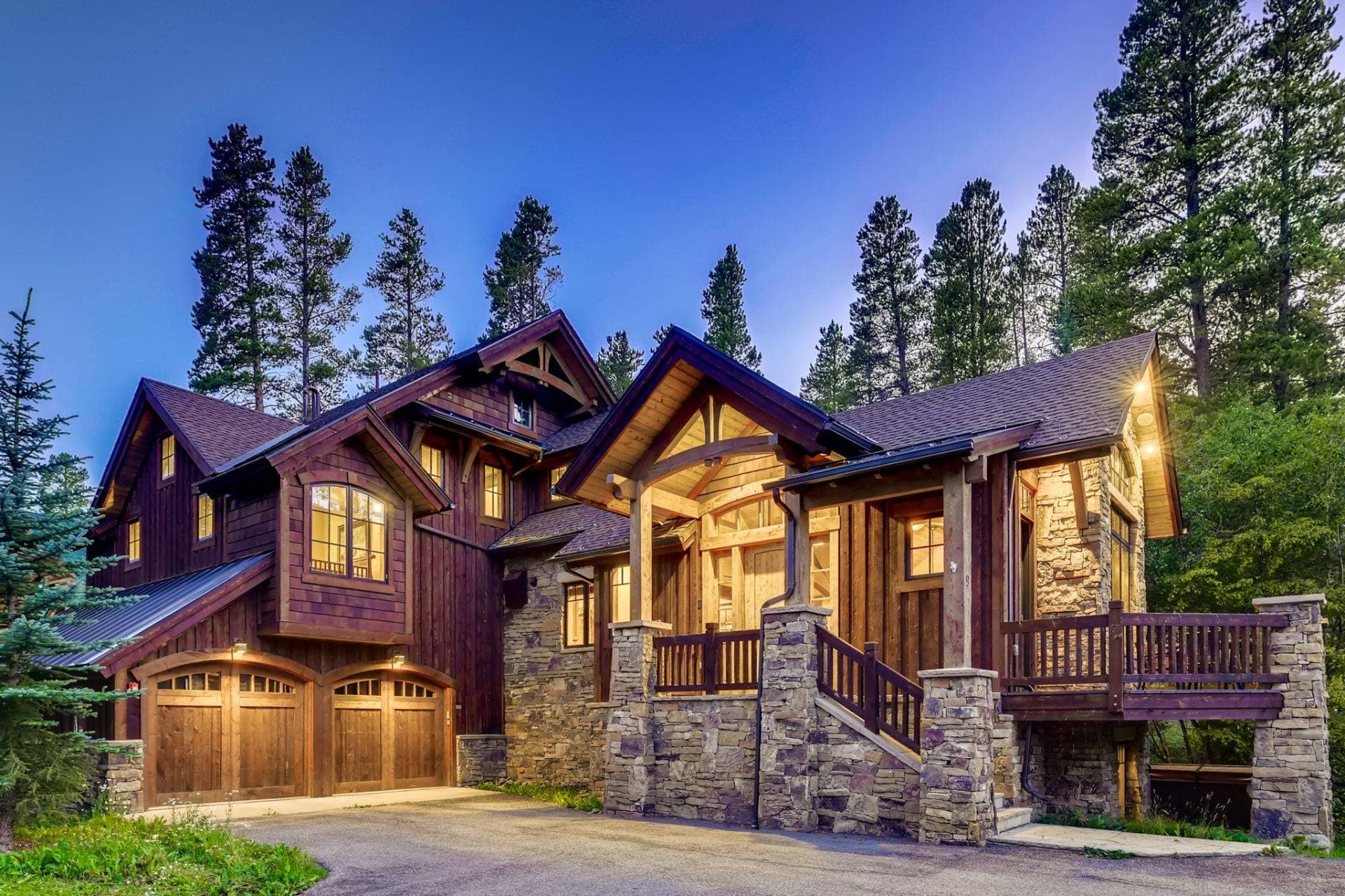 Bear Tracks Lodge - Image 2