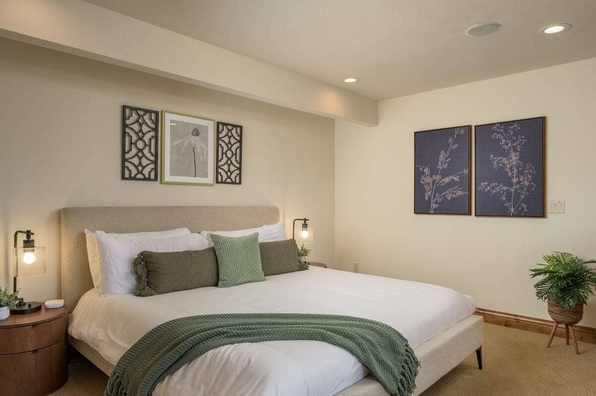 Four Sisters - Image 76