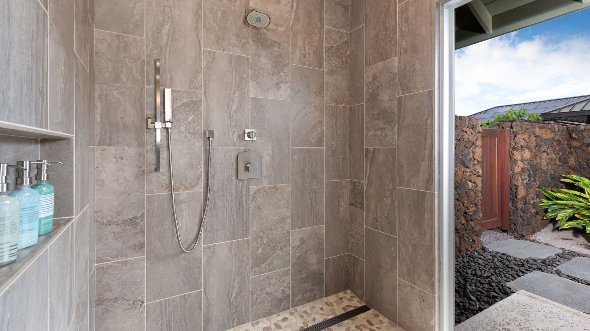 Aloha Paradise - Image 22