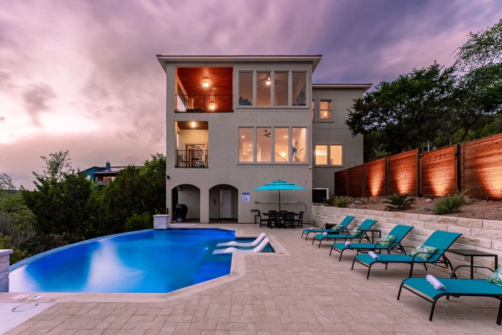 Taking in the View House - Image 40