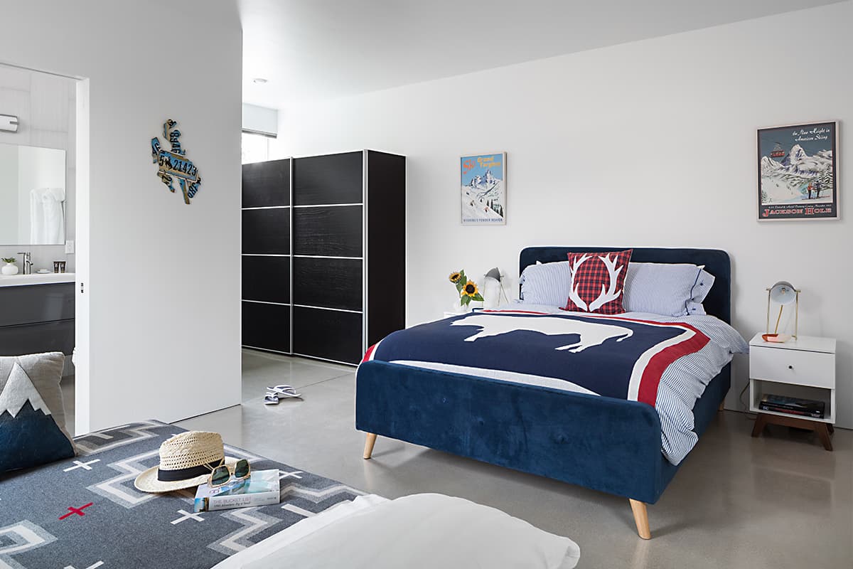 Yellow Mules Home - Image 4