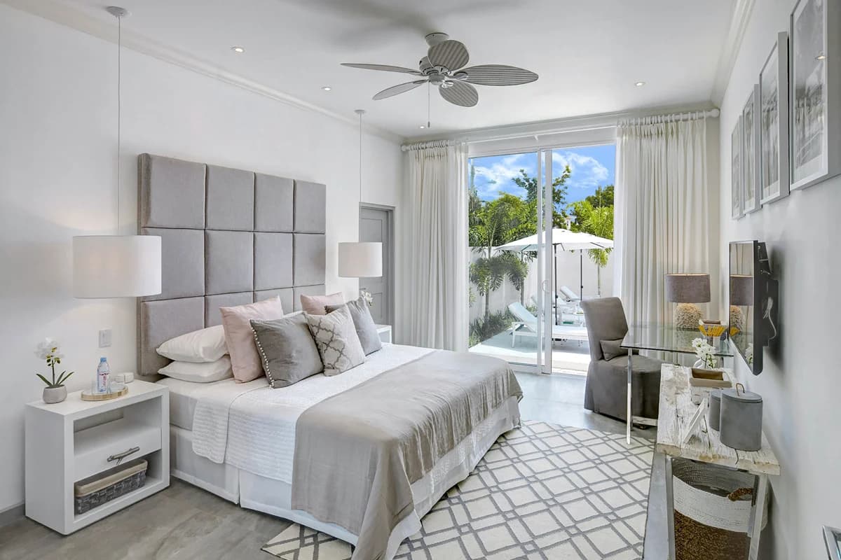 Footprints South - Image 4