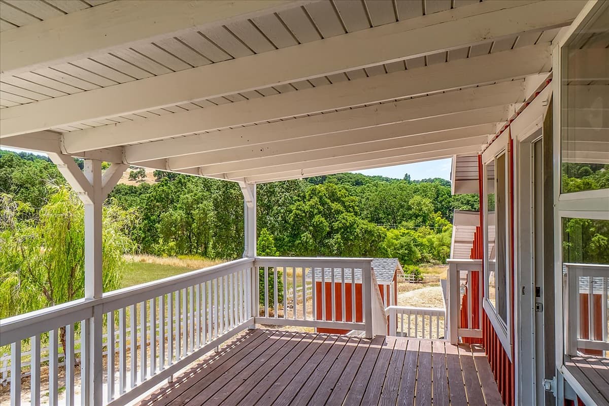 Red Barn Home - Image 22