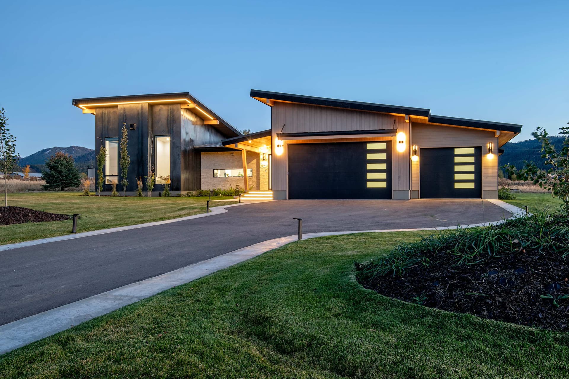 Lucy Meadows Luxury - Image 1