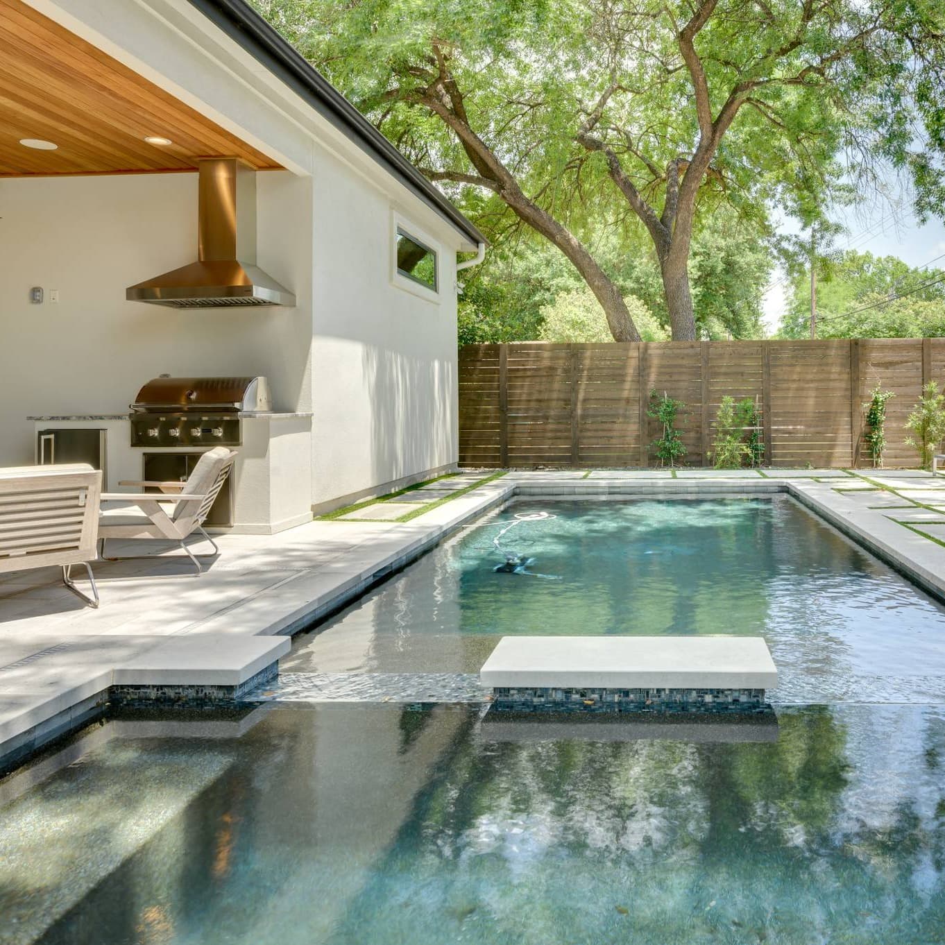 Austin Bella - Image 1