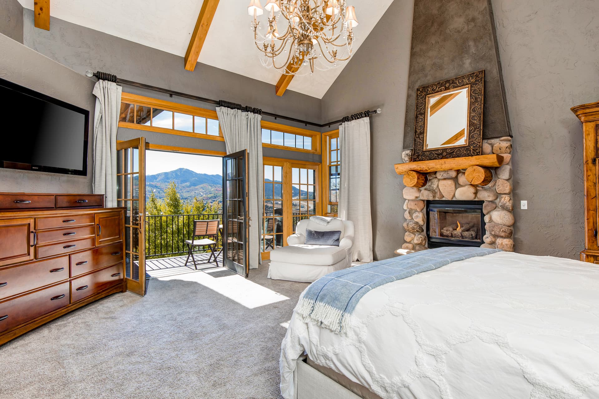 Mountain Hillside Manor - Image 29