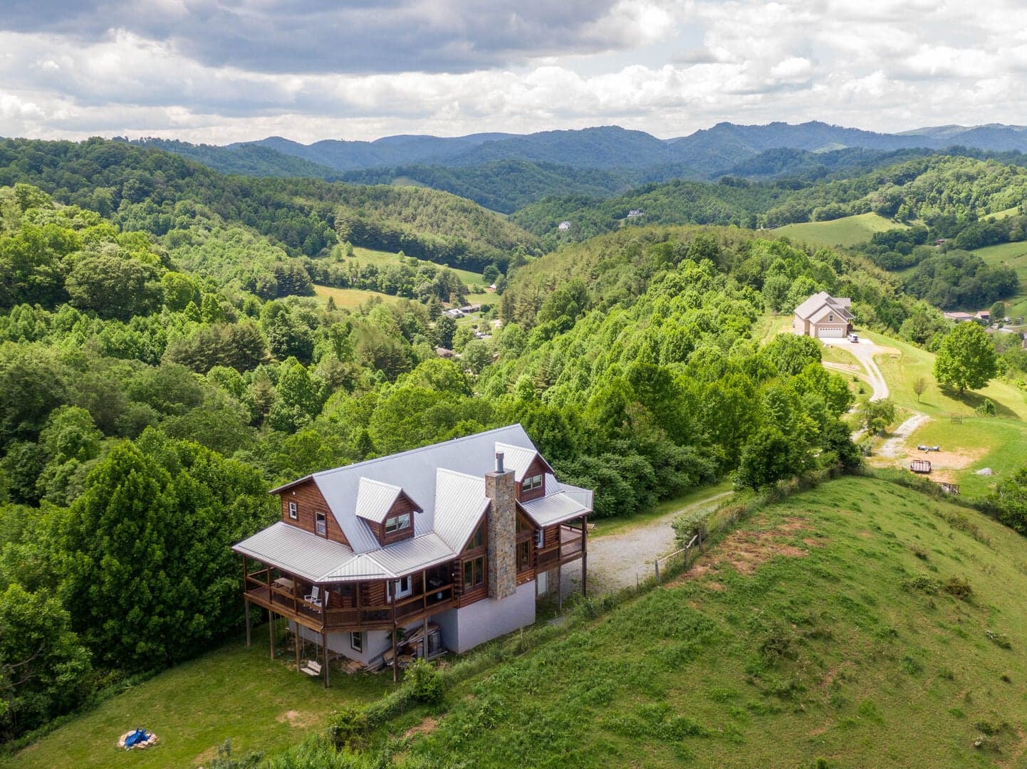 Mountain Range Retreat - Image 1