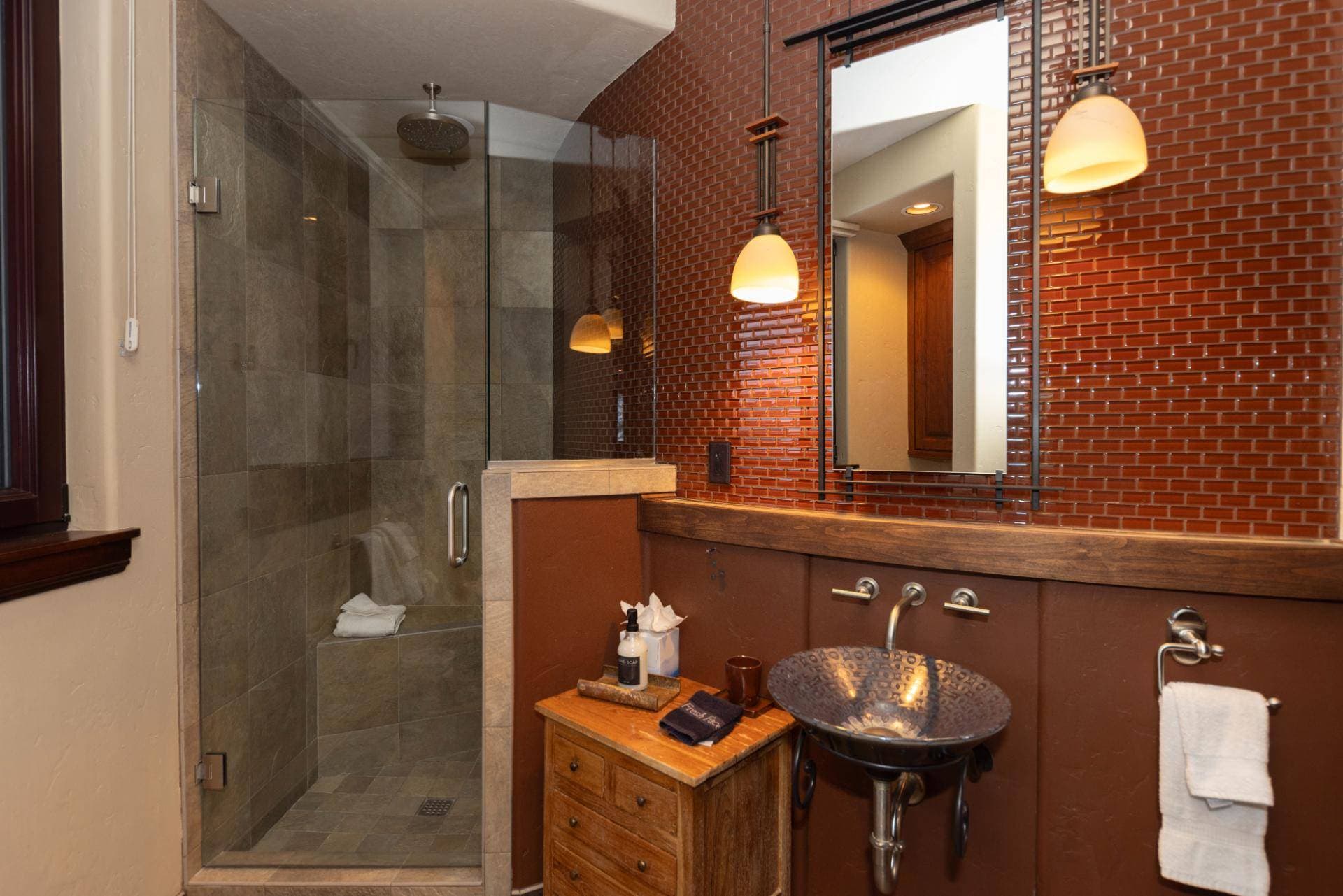 Bee Line Escape - Image 18