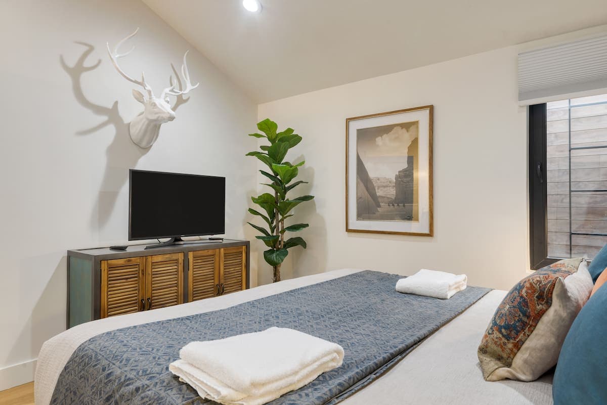 Parkside Condo - Image 14