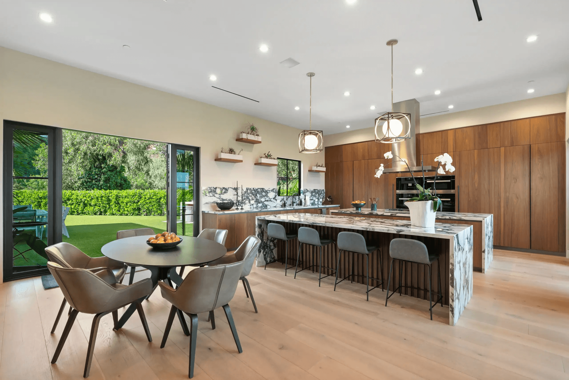 Linda Flora - Image 5